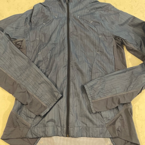 SIZE 6 Lululemon Windbreaker - Picture 2 of 12